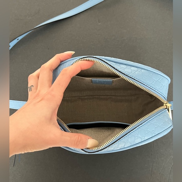 Gucci Microguccissima Bree Crossbody - Picture 14 of 16